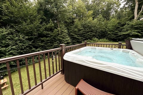 6-person hot tub - available all year