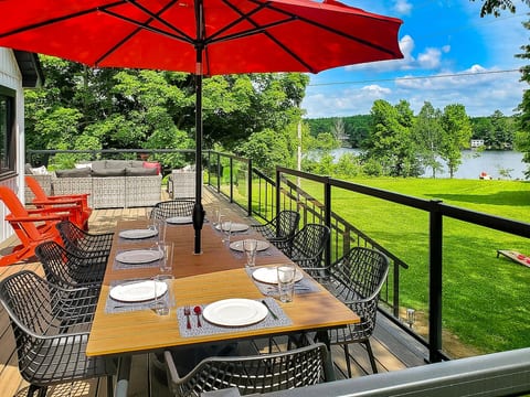 Silver Maple Farmhouse - Lakefront Cottage