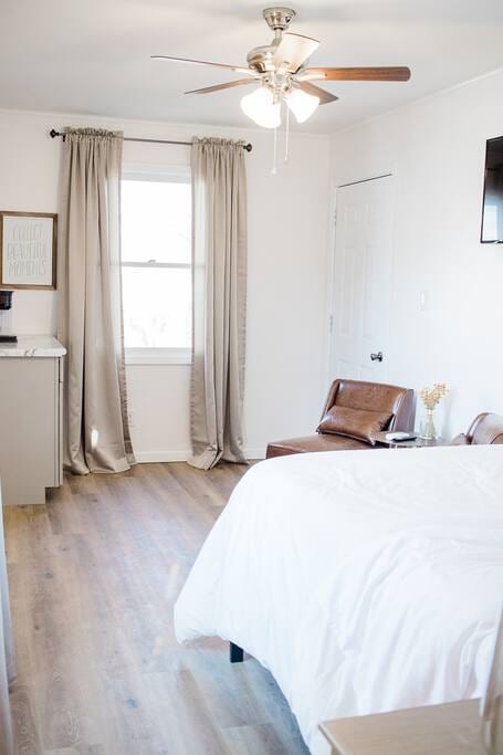 Cozy private guest suite close to I-24 w/ fire pit