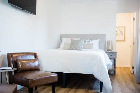 Cozy private guest suite close to I-24 w/ fire pit