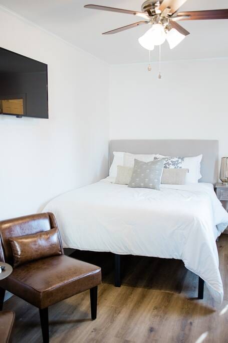 Cozy private guest suite close to I-24 w/ fire pit