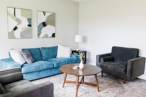 Quiet, remodeled home near I-24
