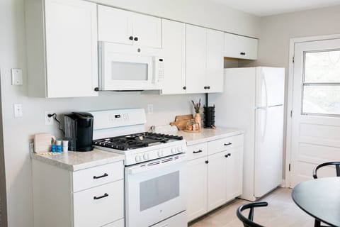 Quiet, remodeled home near I-24