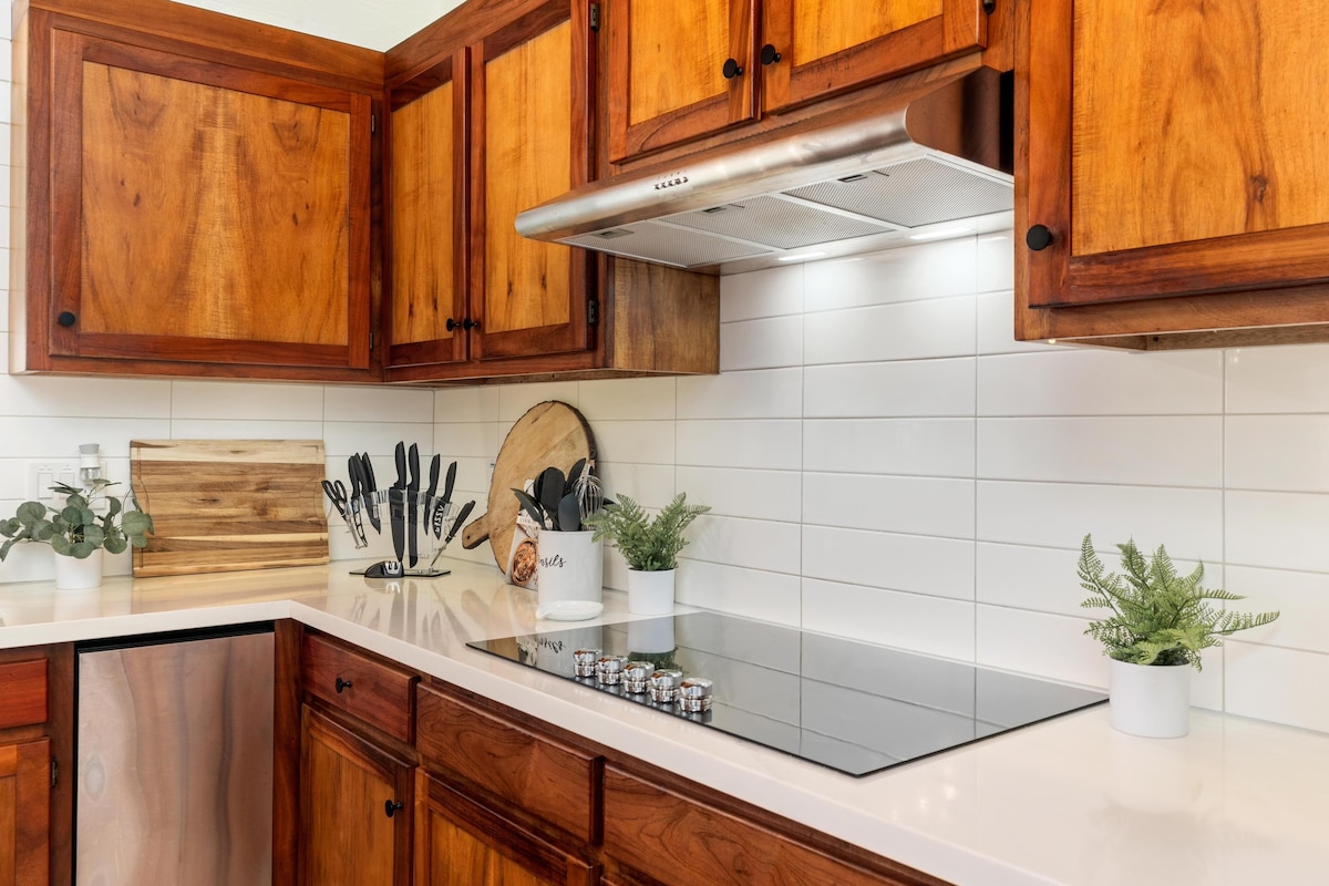 entire-estate-w-lap-pool-ocean-view-ac-in-dt-kona/