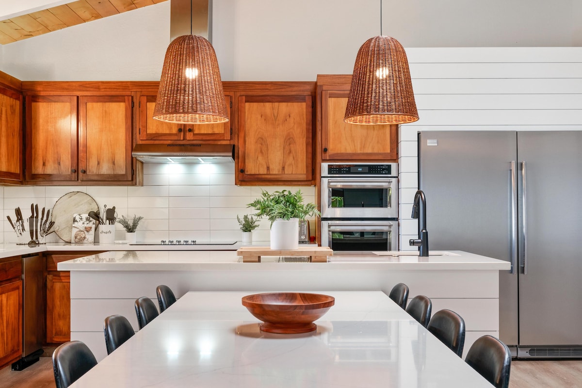 entire-estate-w-lap-pool-ocean-view-ac-in-dt-kona/