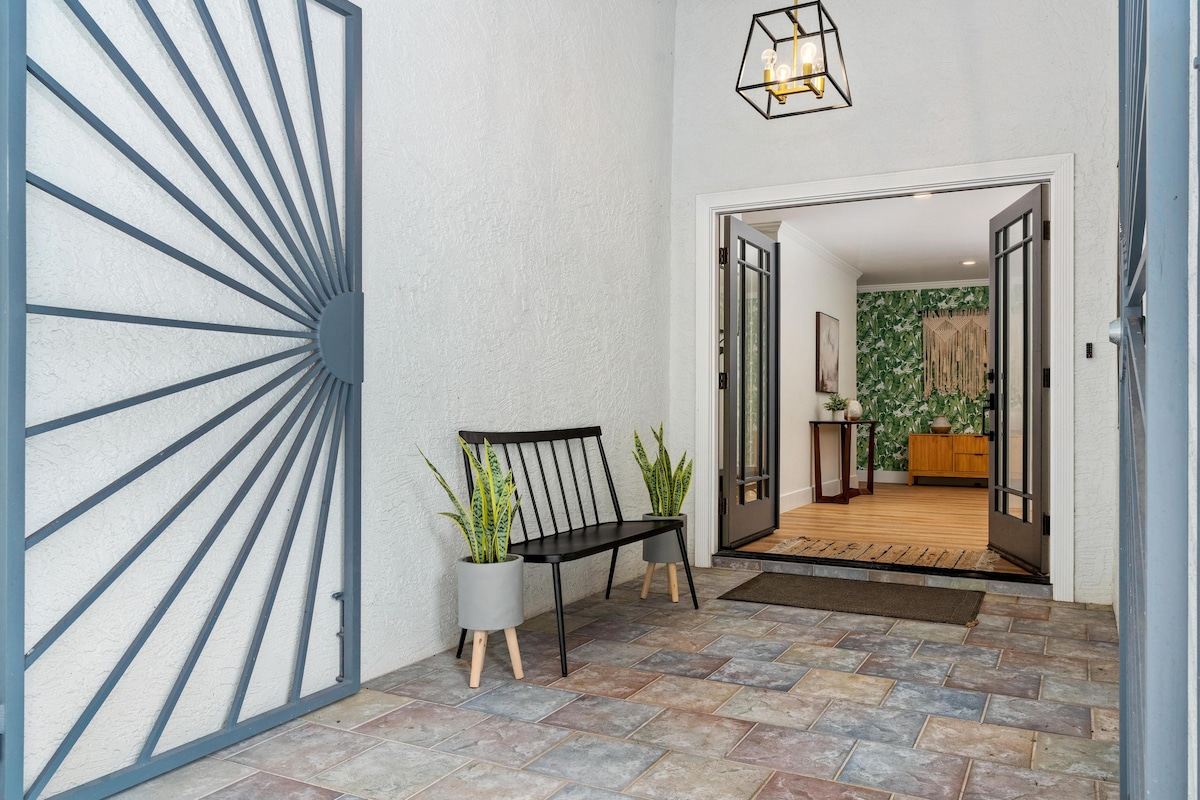 entire-estate-w-lap-pool-ocean-view-ac-in-dt-kona/