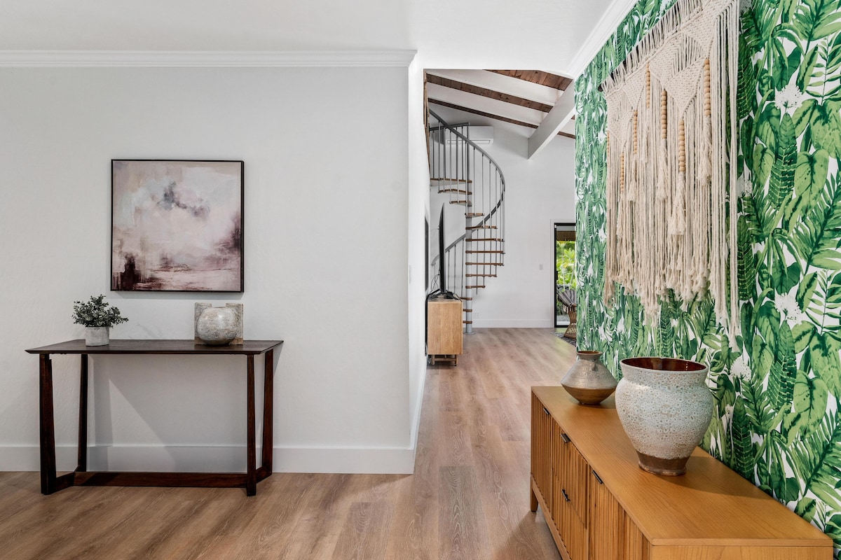 entire-estate-w-lap-pool-ocean-view-ac-in-dt-kona/