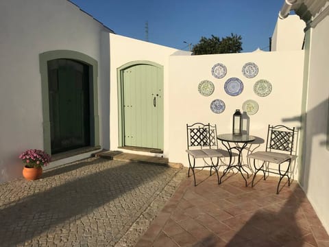 Entrance and patio 1 with morning sun