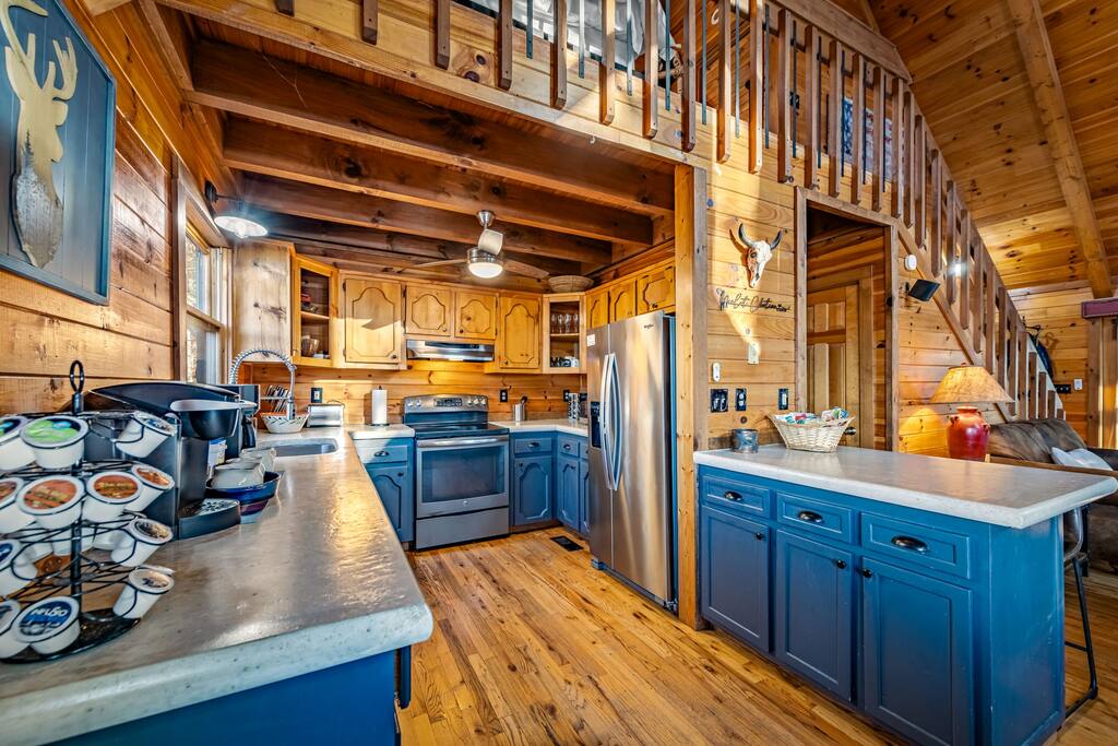 views-for-miles!-wi-fi-new-hot-tub-fire-pit!/