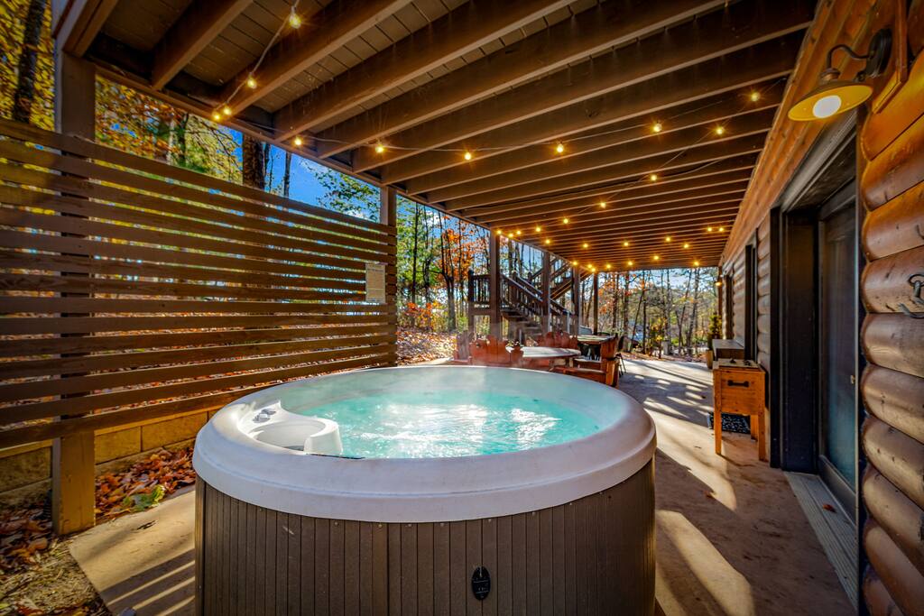 views-for-miles!-wi-fi-new-hot-tub-fire-pit!/