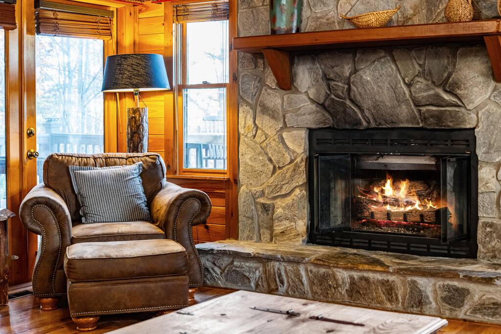 views-for-miles!-wi-fi-new-hot-tub-fire-pit!/