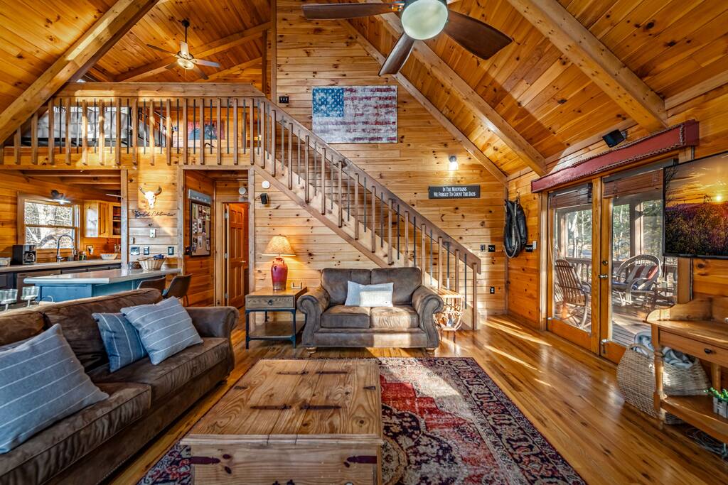 views-for-miles!-wi-fi-new-hot-tub-fire-pit!/