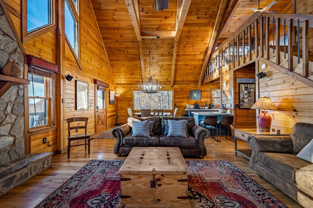 views-for-miles!-wi-fi-new-hot-tub-fire-pit!/