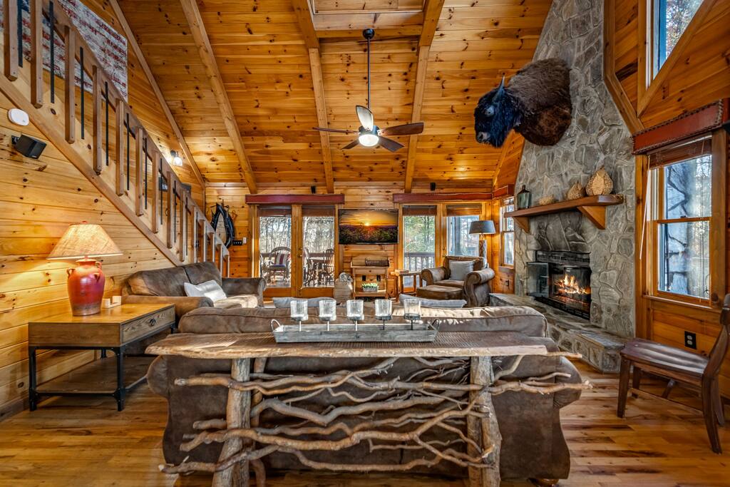 views-for-miles!-wi-fi-new-hot-tub-fire-pit!/