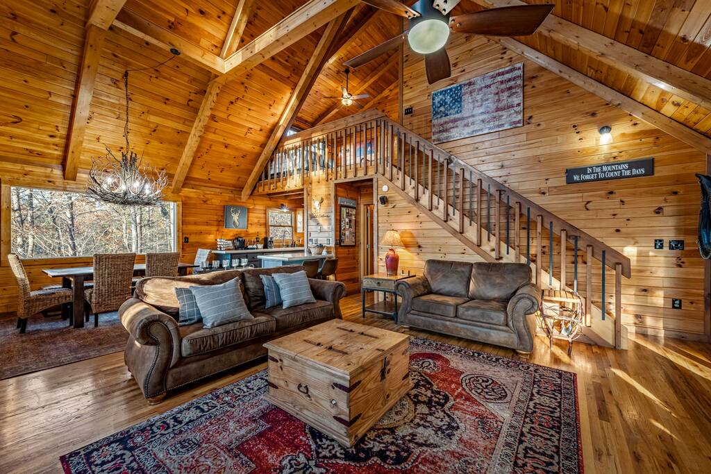 views-for-miles!-wi-fi-new-hot-tub-fire-pit!/