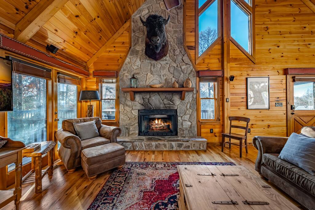 views-for-miles!-wi-fi-new-hot-tub-fire-pit!/