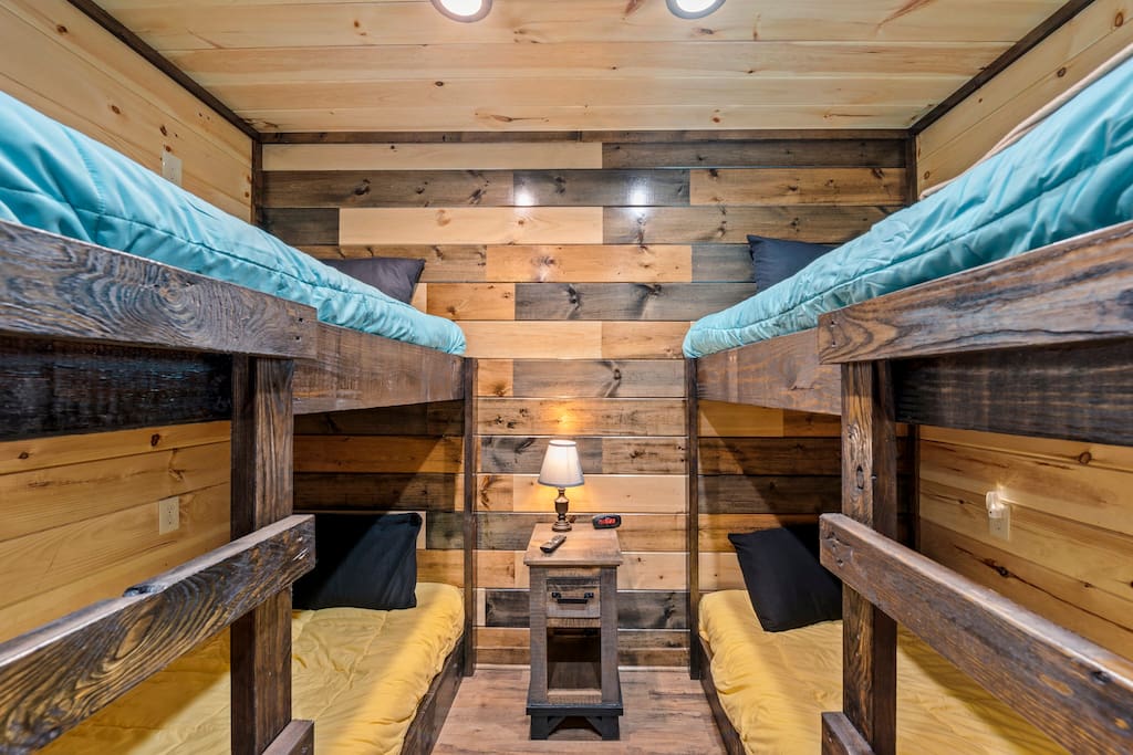 Now with added safety bars, this makes the perfect space for the little ones. Now with added safety bars, this makes the perfect space for the little ones. - Overlook Swim Lodge - Sevierville