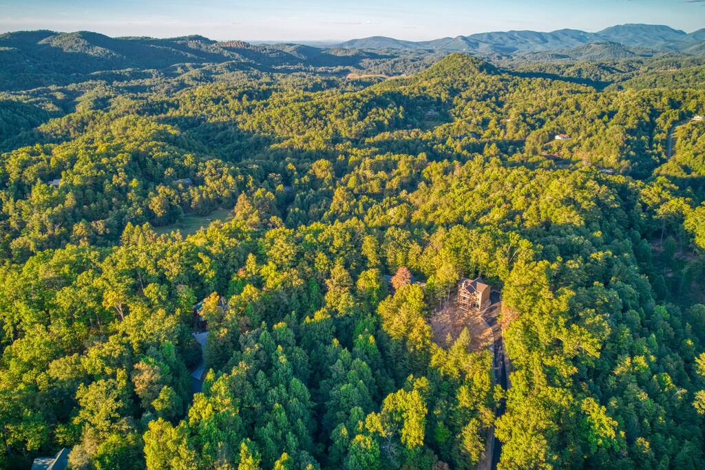 Privacy. Enjoy the mountains and not another cabin next door. Privacy. Enjoy the mountains and not another cabin next door. - Overlook Swim Lodge - Sevierville