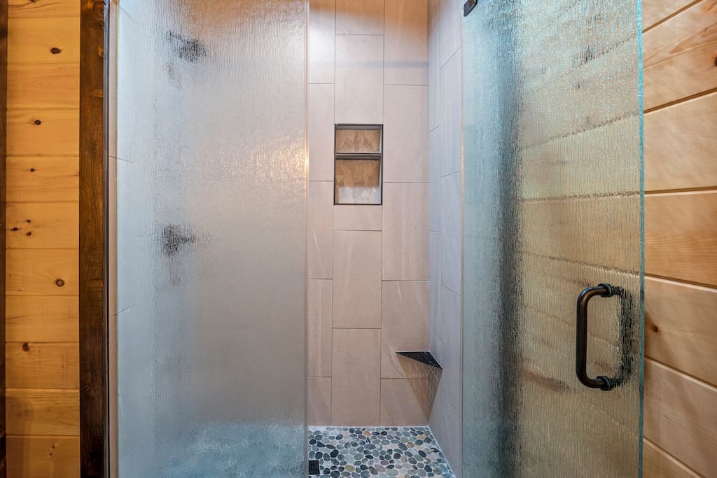 Attached bathroom to main level bedroom. Attached bathroom to main level bedroom. - Overlook Swim Lodge - Sevierville