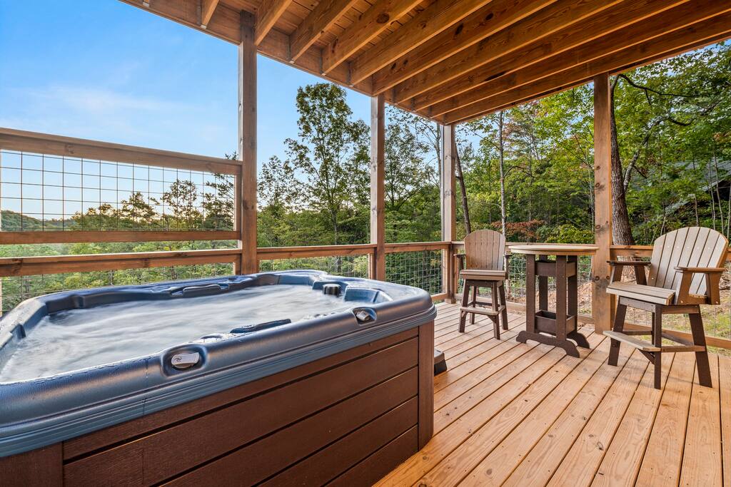 Overlook Swim Lodge - Sevierville