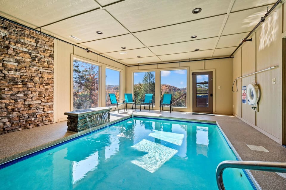Overlook Swim Lodge - Sevierville