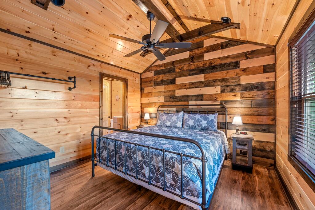 Overlook Swim Lodge - Sevierville