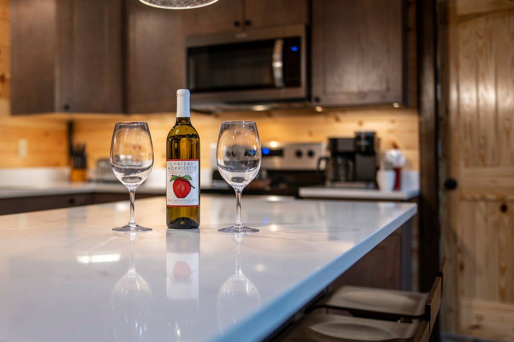 Time to relax. Book now! Time to relax. Book now! - Overlook Swim Lodge - Sevierville
