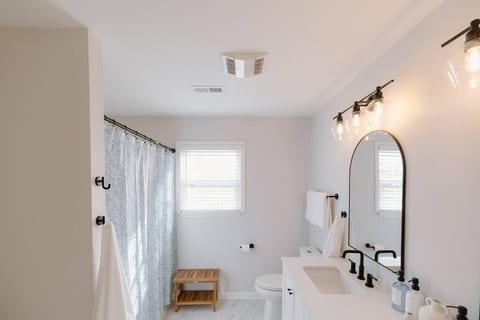 NEW! Playroom, Greenway & Park, Dog Friendly