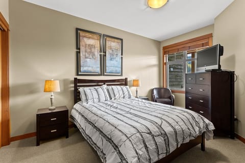 #27 Settler's Crossing - Ski-in/Ski-out 2 Bedroom