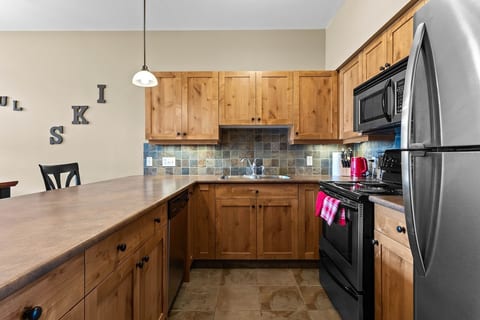 #27 Settler's Crossing - Ski-in/Ski-out 2 Bedroom
