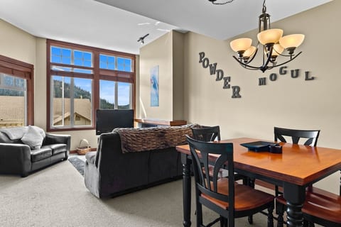 #27 Settler's Crossing - Ski-in/Ski-out 2 Bedroom