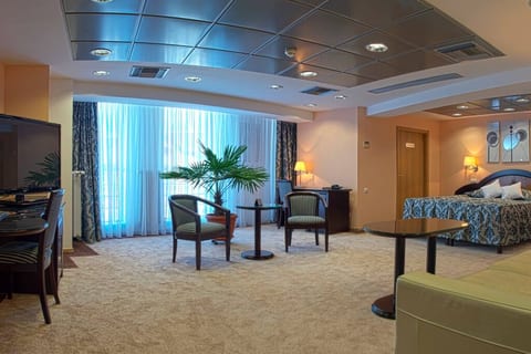 Duplex Suite in modern 4* Hotel near central park