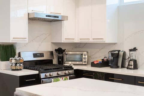 KITCHEN -- View 3D Virtual Tour of the Property Here: https://tinyurl.com/477rz42s