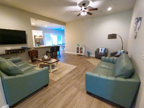 Family friendly 3 bed home minutes from beaches!