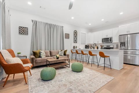 Historic District Gem: New 2BR/2BA for Long Stays