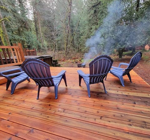 Fernwood Cabin: Mt. Hood - Hot Tub | BBQ | WiFi!