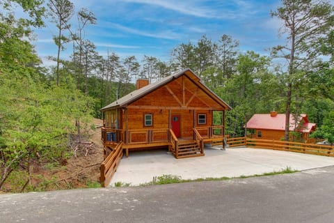 Peaceful & Easy roads! Hot-tub, EV Charger, Arcade