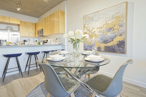 Loft Lv8 ※ Elegant Urban Oasis in Downtown Vegas