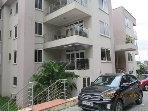 Bertha's Court D-Plus Cozy 3 Bedroom Apartment