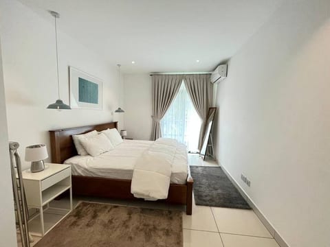 Bedroom with Queen size Bed