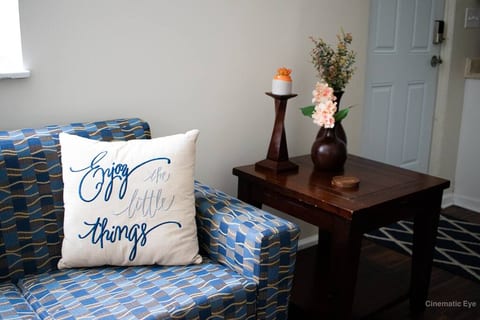 Cheerful 2 Br home with fireplace