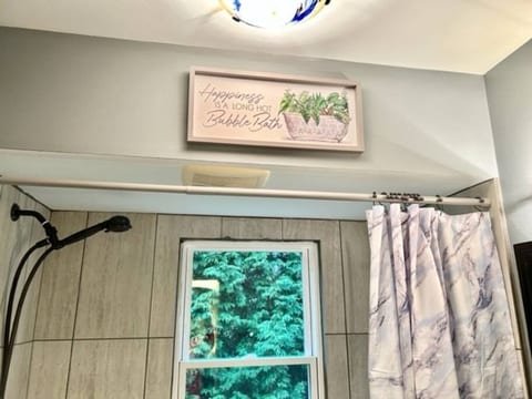 Spacious Cape Cod in Monroeville
