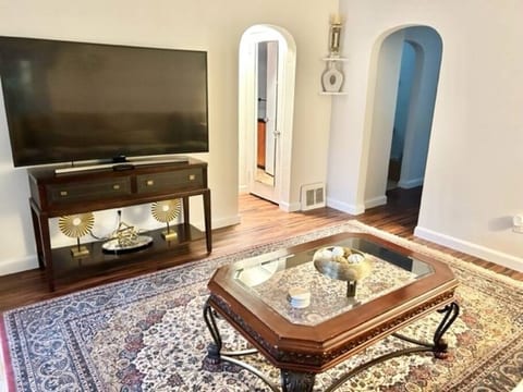 Spacious Cape Cod in Monroeville