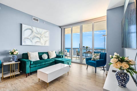Close to Beach w/ Views. Pool & Gym. Pet Friendly