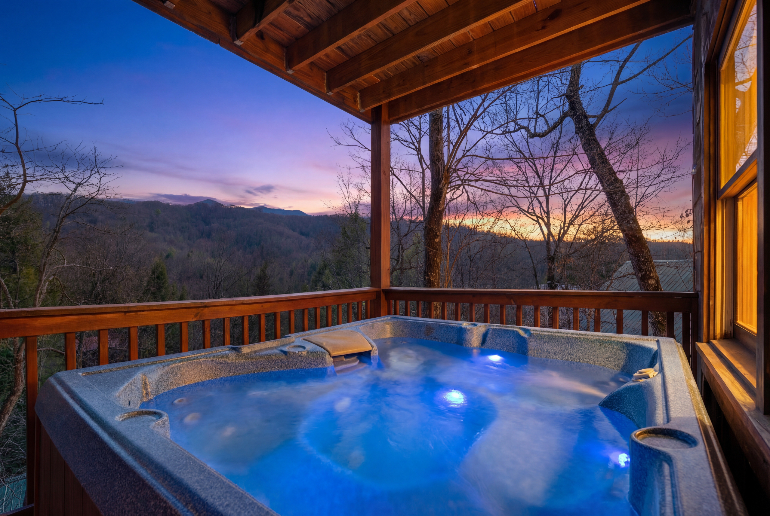 Hot tub on lower deck Sleep in the Clouds