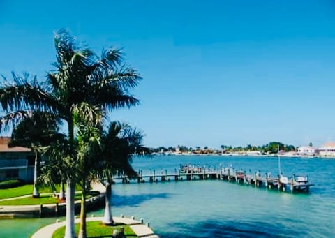 MARCO ISLAND!!! RIGHT ON THE WATER!!!