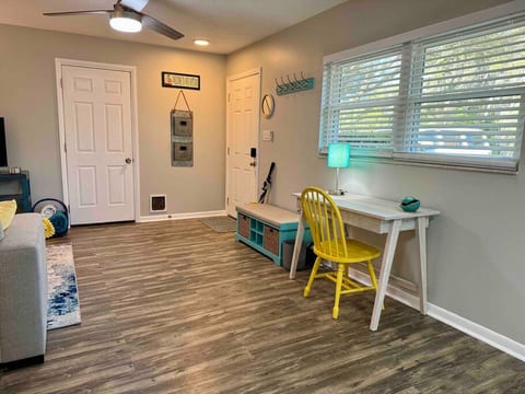 Sunshine Lake Retreat - Walkable to Downtown