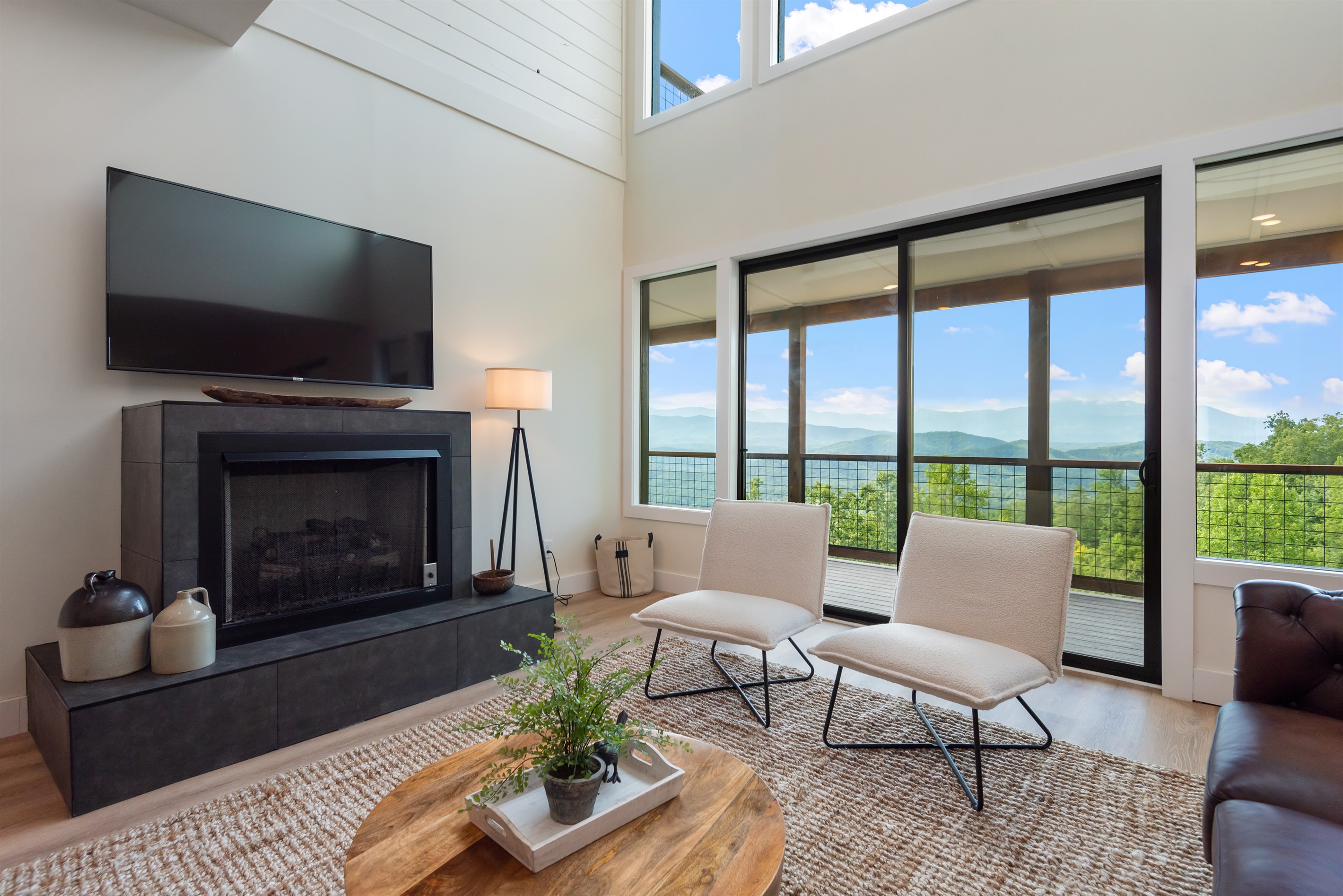 Living Room w/ Gas Fireplace Year Round