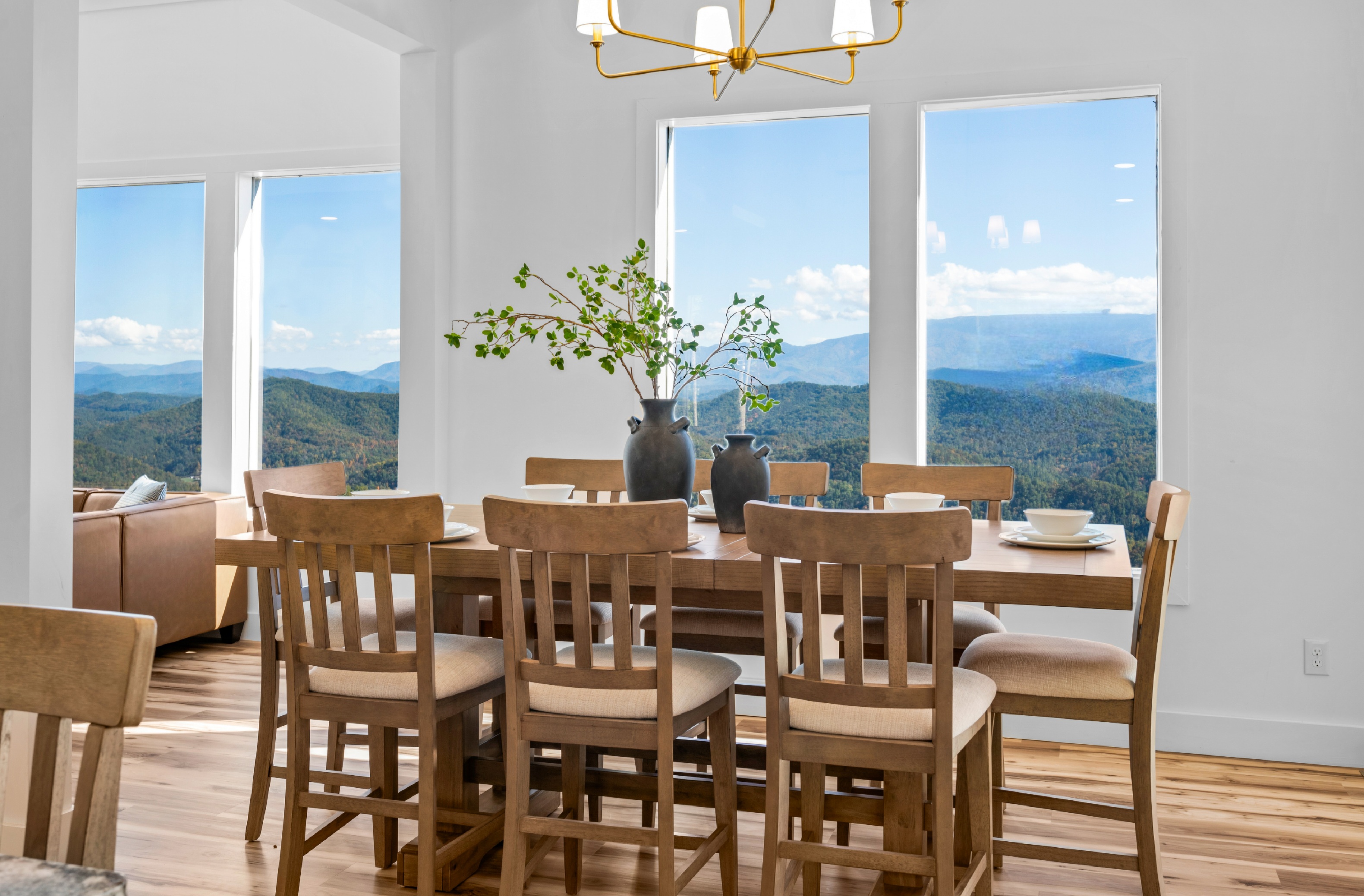 the-white-house-on-shell-mountain/