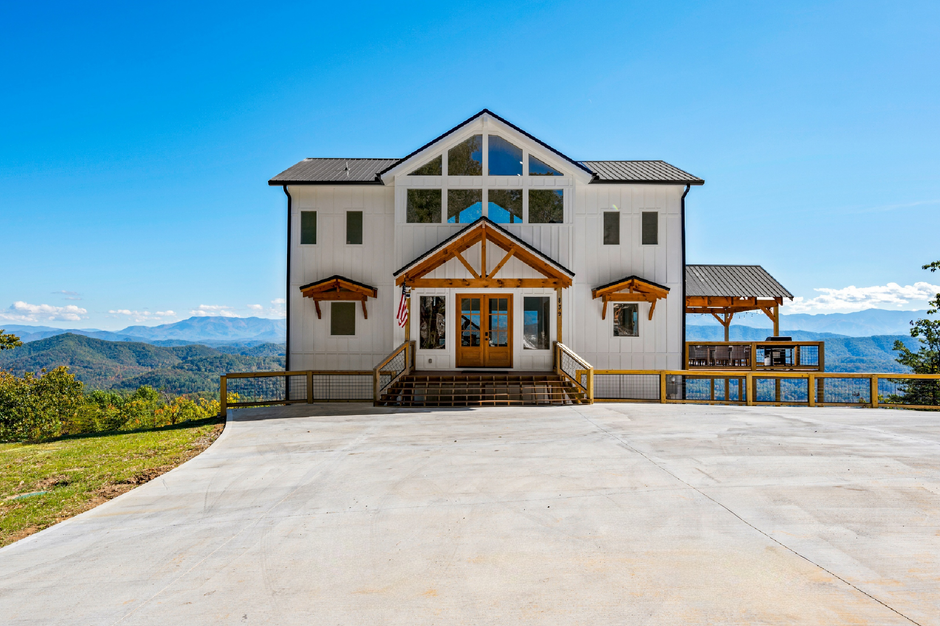 the-white-house-on-shell-mountain/